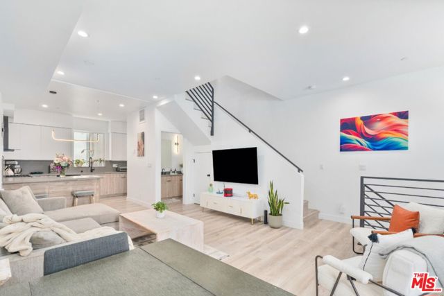Property photo of 4912 S Centinela AV