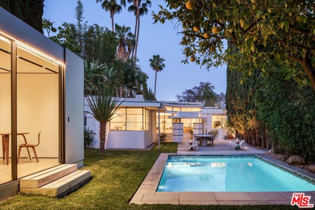 Property photo of 947 N Martel AV