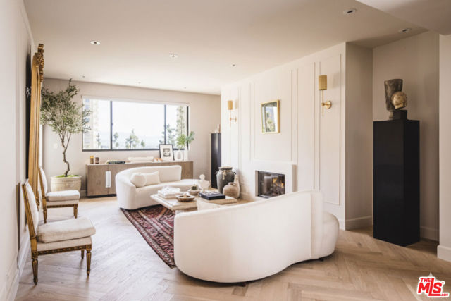 Property photo of 2122 Century Park LN