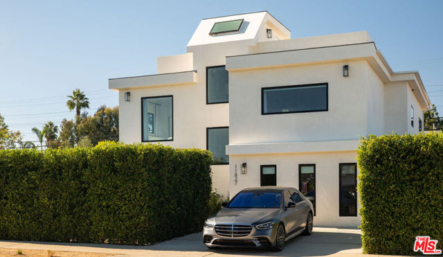 Property photo of 11827 Wagner ST