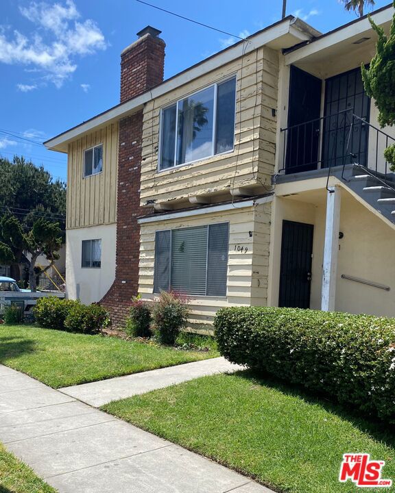 Property photo of 1049 Larch ST