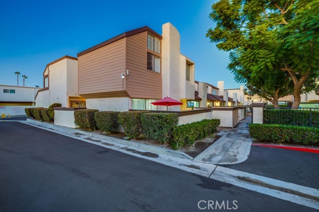 Property photo of 9678 Walker CT