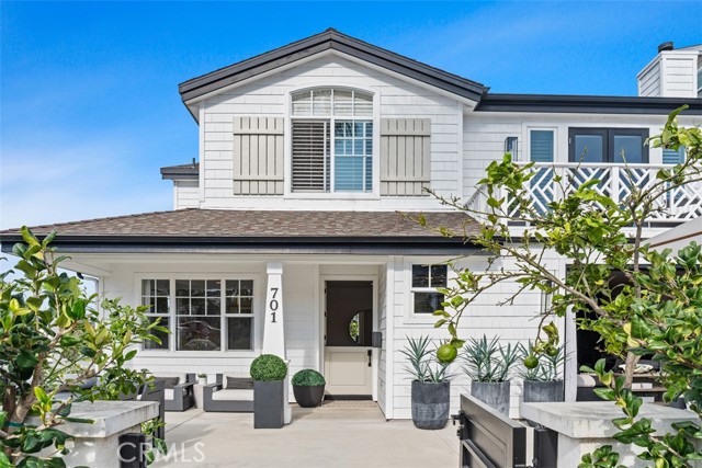 Property photo of 701 Poinsettia AV