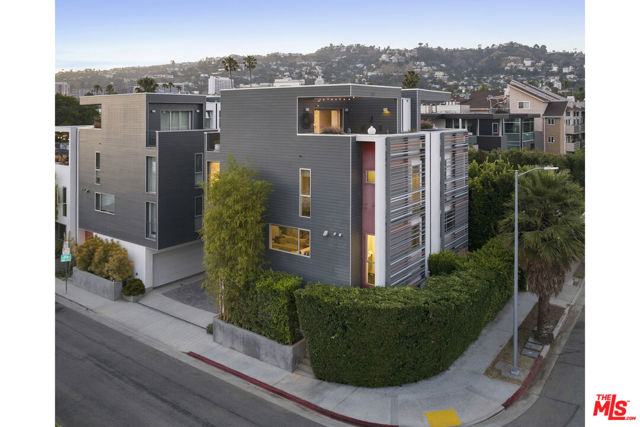 Property photo of 1001 N Crescent Heights BL
