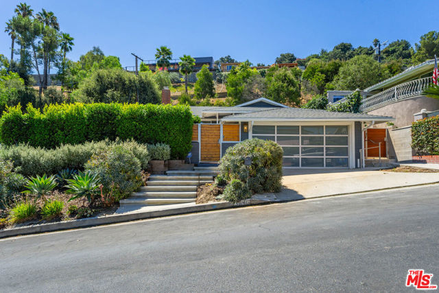 Property photo of 3640 Willowcrest AV