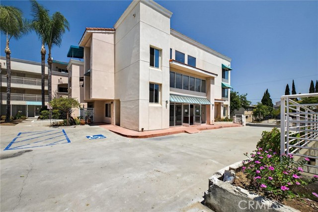 Photo of 111 Marguerita Ave