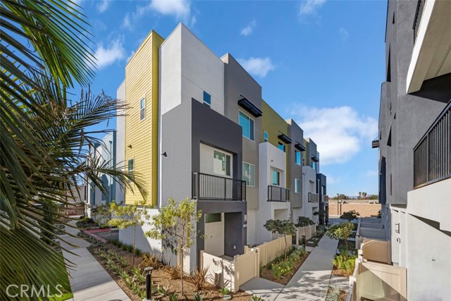 Property photo of 1093 N Harbor BL