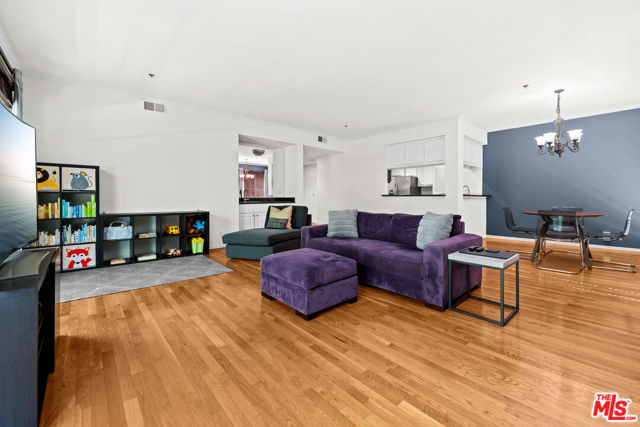 Property photo of 1401 S Bentley AV