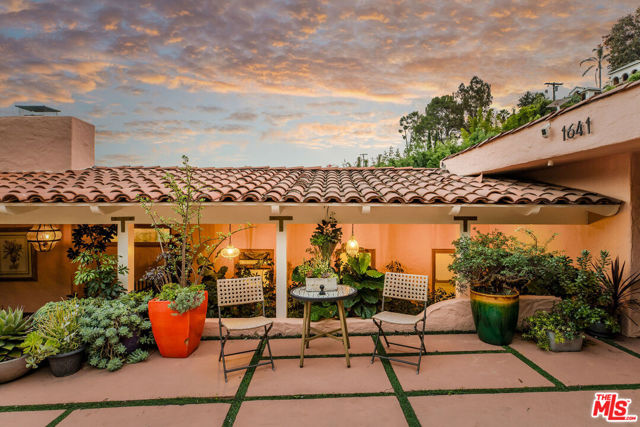 Property photo of 1641 N Crescent Heights BL