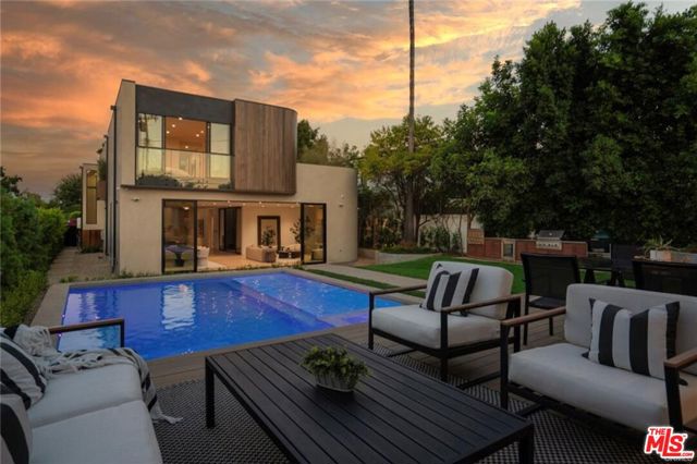 Property photo of 4939 Petit AV