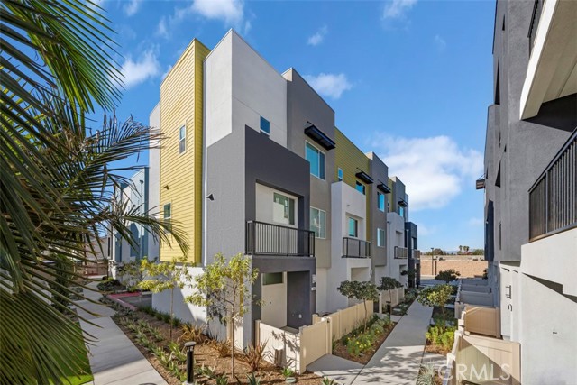 Property photo of 1097 N Harbor BL