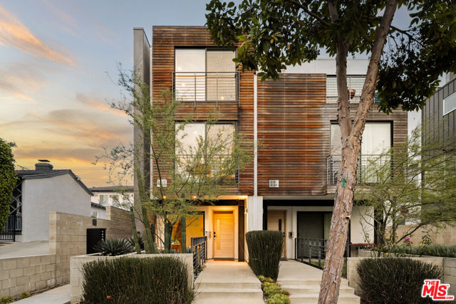 Property photo of 820 N Formosa AV