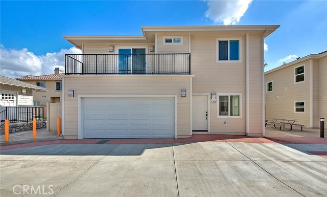 Property photo of 638 W Grand AV
