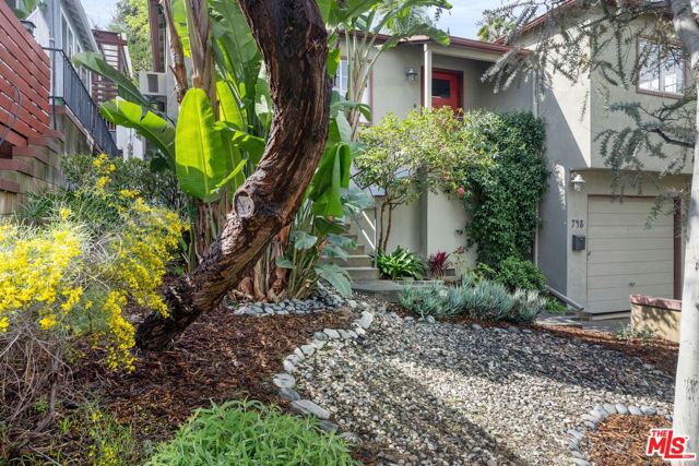 Property photo of 748 S Avenue 60