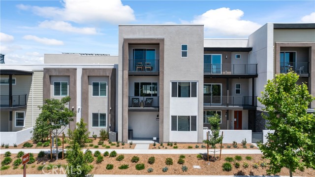 Photo of 1073 Cadence