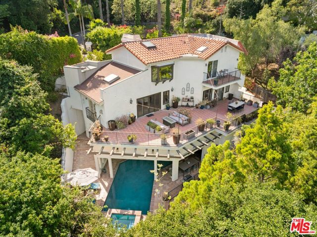 Property photo of 2216 E Live Oak DR