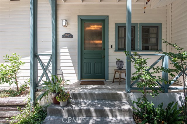 Property photo of 1551 N Beverly Glen BL