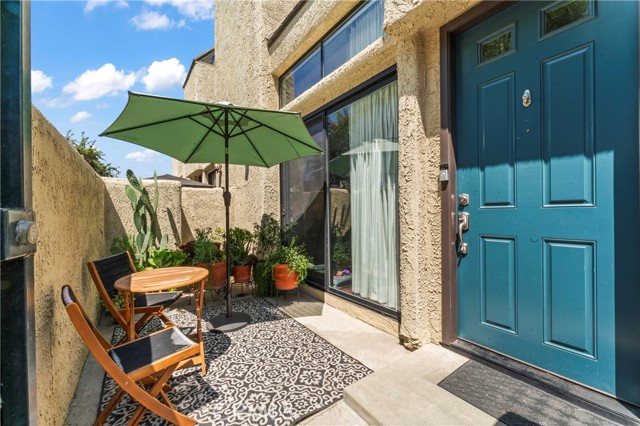 Property photo of 984 W Riverside DR
