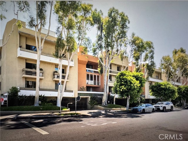 Property photo of 750 N Kings RD