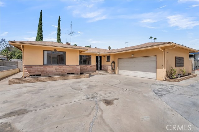 Property photo of 5943 Grand AV