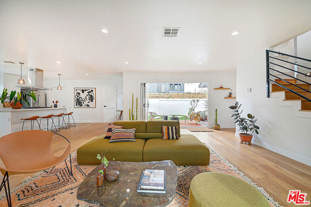 Photo of 885 Kincaid Av