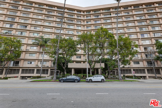 Property photo of 100 S Doheny DR