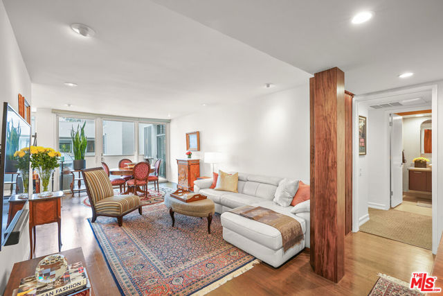 Property photo of 1025 N Kings RD