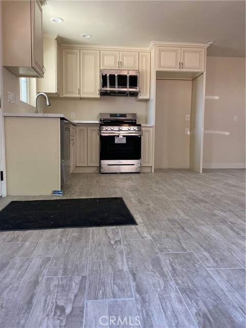 Property photo of 1727 W Santa Ana BL