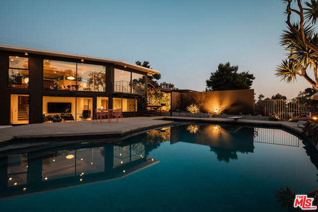 Property photo of 26591 Via California