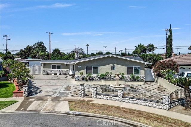 Property photo of 11841 Debbie LN