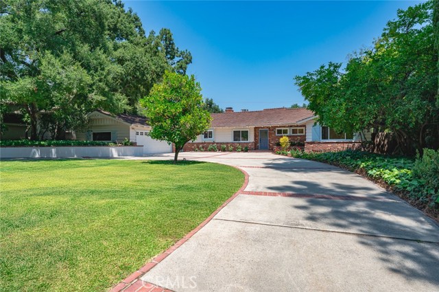 Property photo of 1844 Highland Oaks DR