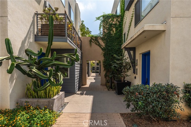 Photo of 1009 Roble Pl