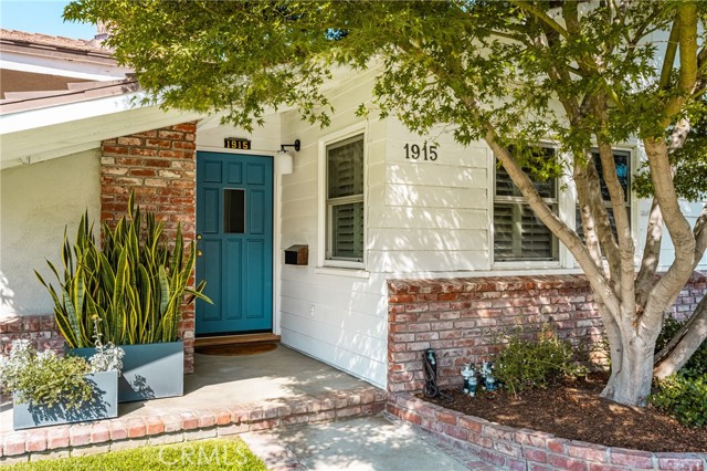 Photo of 1915 W Almond