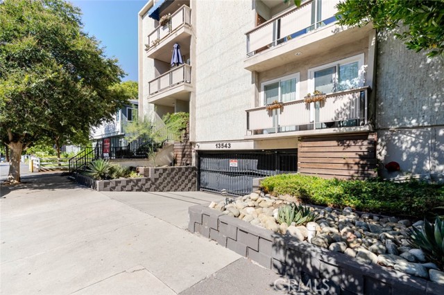 Property photo of 13543 Moorpark ST