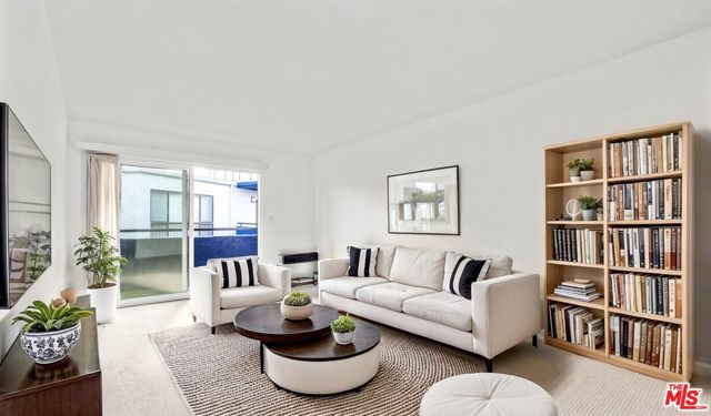 Property photo of 10982 Roebling AV