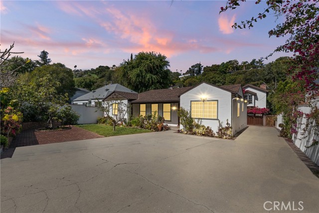 Property photo of 4009 Beverly Glen BL