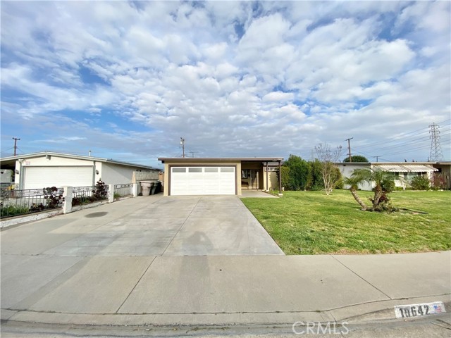 Property photo of 10642 Desser LN