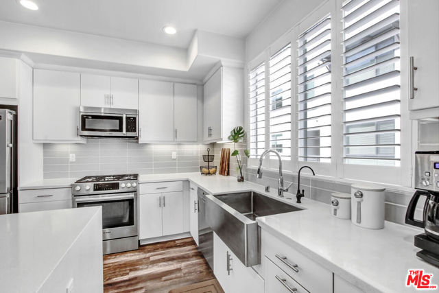 Property photo of 13135 Victory BL