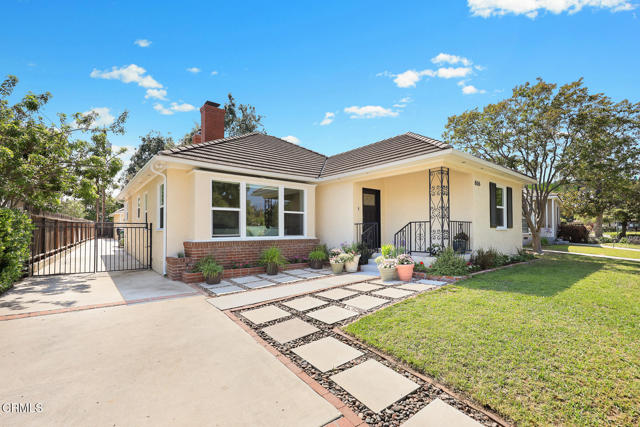 Property photo of 806 Victoria DR