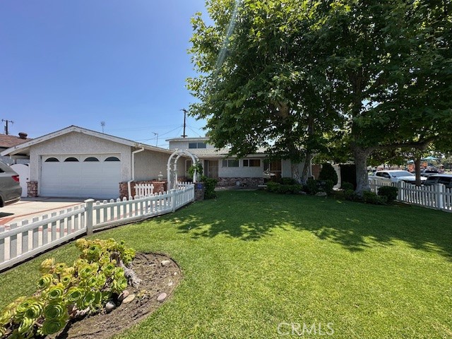 Property photo of 824 N La Perla ST