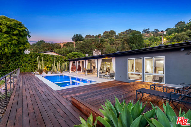 Property photo of 3532 Beverly Glen BL