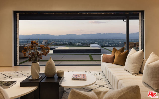 Property photo of 16401 Mulholland DR