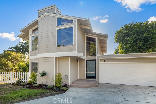 Property photo of 933 Meadowlark DR