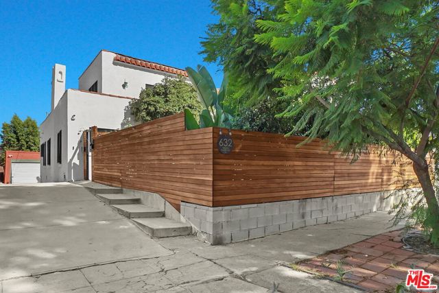 Property photo of 632 N Mariposa AV
