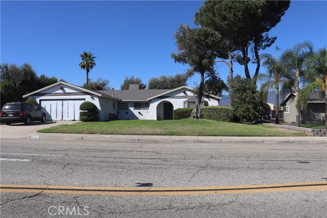Photo of 1074 W Casmalia St