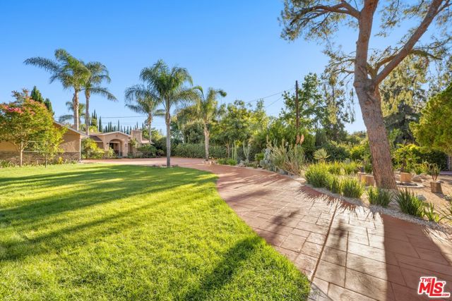 Property photo of 22910 Collins ST
