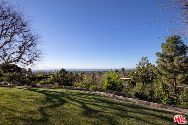 Property photo of 765 N Tigertail RD