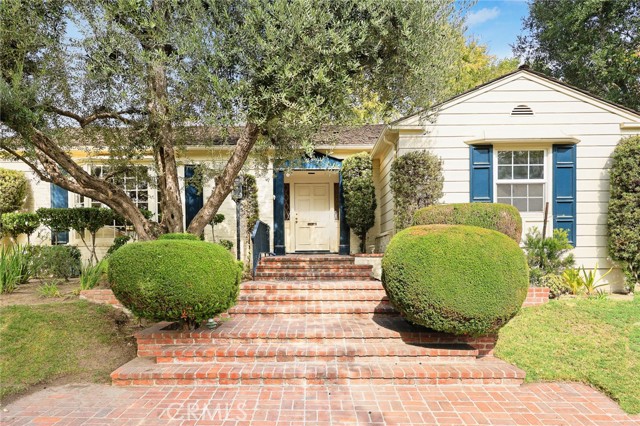 Property photo of 989 Winston AV