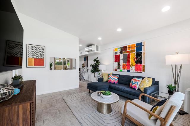 Photo of 290 S San Jacinto Dr