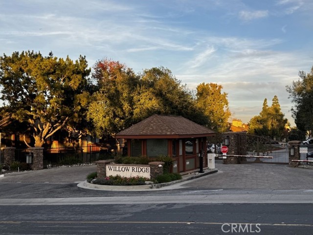 Property photo of 2504 E Willow